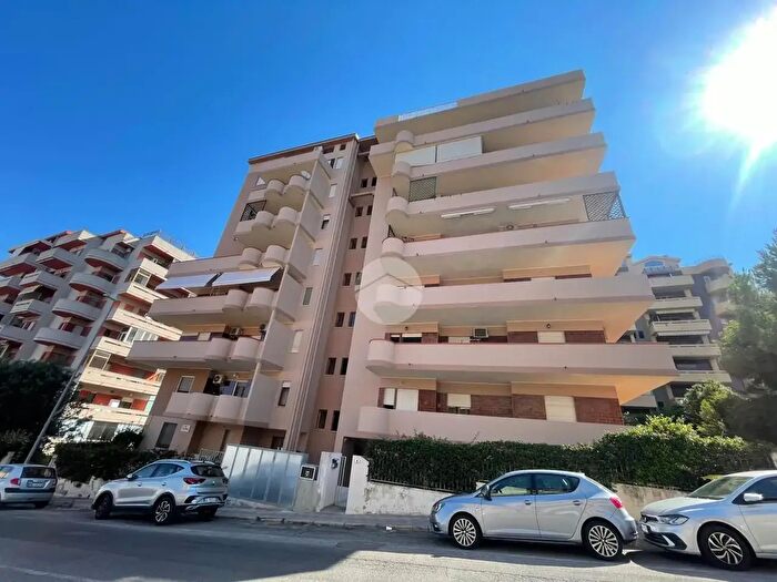 Appartamento trilocale in vendita in Via col d'Echele, Cagliari