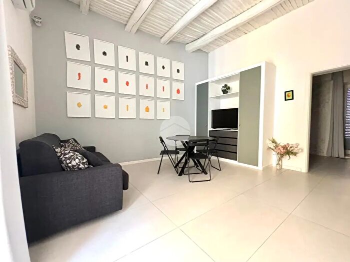 Appartamento bilocale in vendita in Via Miracoli, Napoli