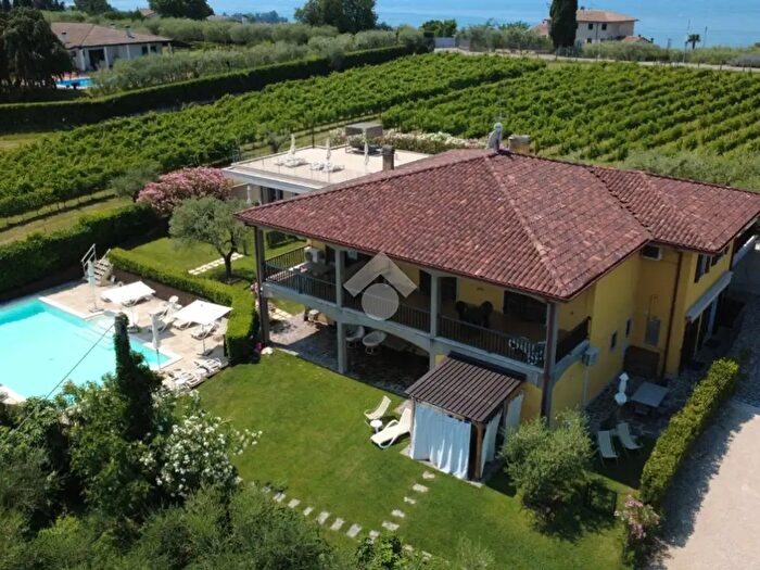 Appartamento con 5 locali in vendita in Via dei Campazzi, Bardolino