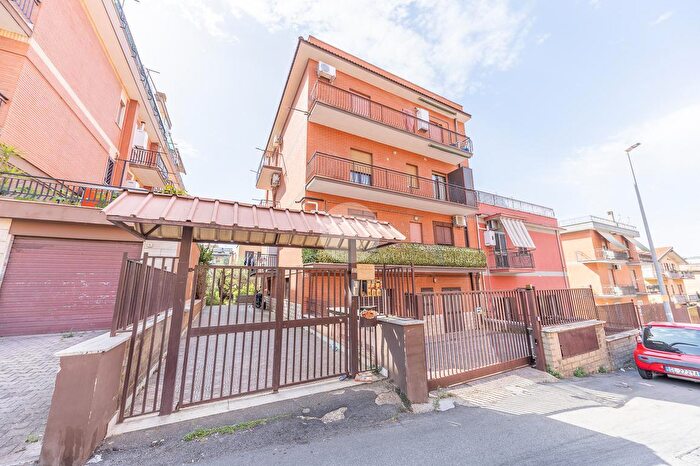 Appartamento quadrilocale in vendita in Via Jacopo Torriti, Roma