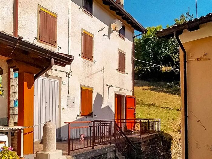 Casa trilocale in vendita in Frassinoro
