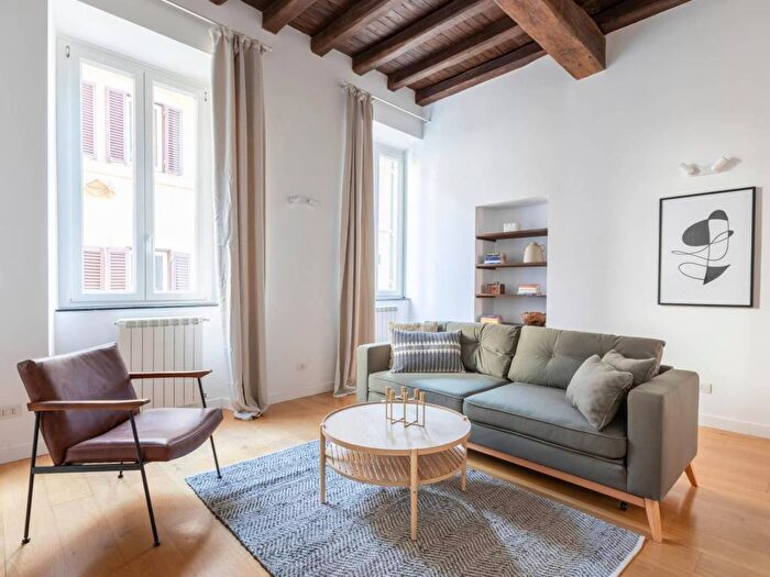 Appartamento trilocale in affitto in Via dei Coronari, Piazza Navona, Roma