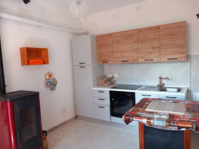 Casa quadrilocale in affitto in Via Stefano Ribolzi, Garabiolo, Maccagno con Pino e Veddasca