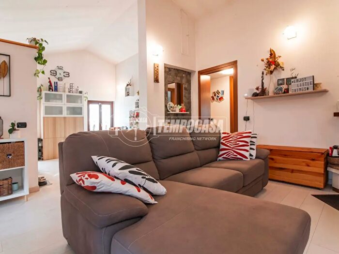 Appartamento trilocale in vendita in Via Monterubiano, Veniano