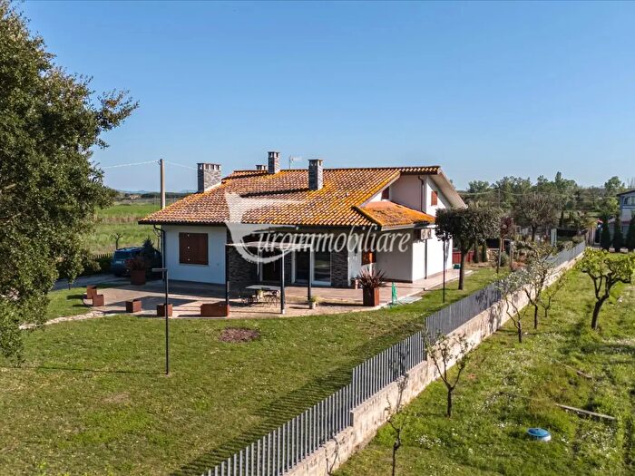 Casa con 8 locali in vendita in Indirizzo Non Valido, Castiglione Del Lago