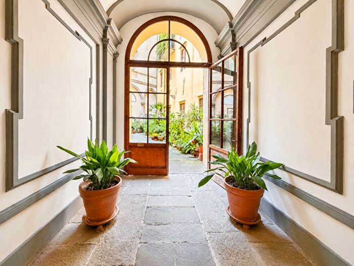 Appartamento con 6 locali in vendita in Lungarno delle Grazie, Santa Croce, Firenze