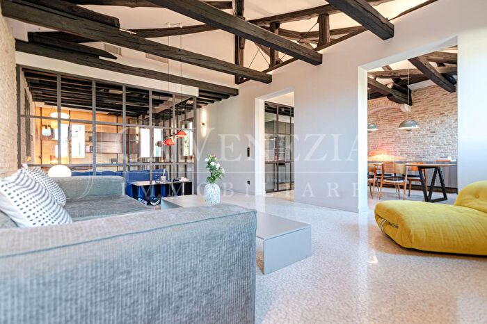 Appartamento con 5 locali in vendita in Venezia