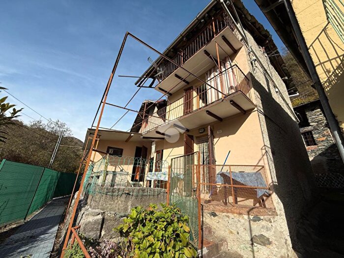 Casa bilocale in vendita in Frazione Frazione Bio Traves, Traves