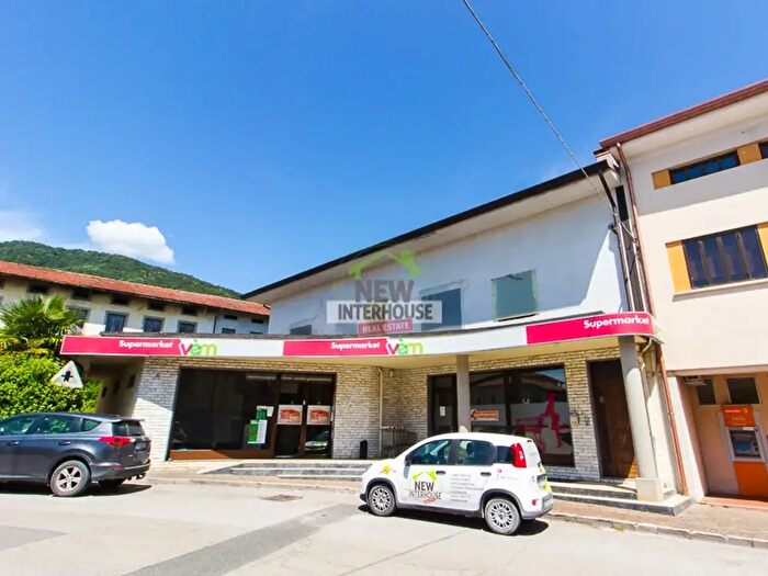 Appartamento con 18 locali in vendita in Piazza XX Settembre, Travesio