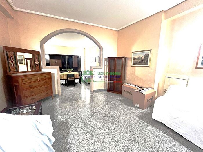 Casa con 10 locali in vendita in Comiso