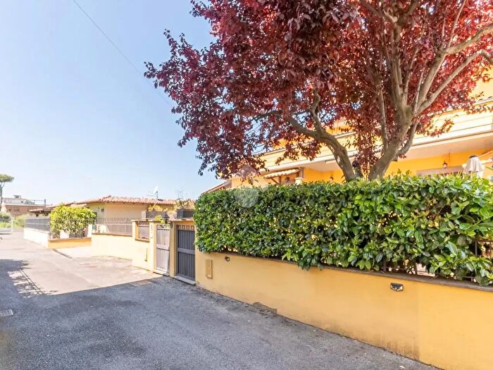 Casa quadrilocale in vendita in Via di San Matteo, Roma