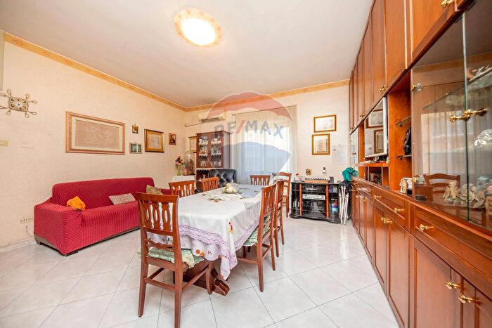 Appartamento trilocale in vendita in Via Bronte, Catania