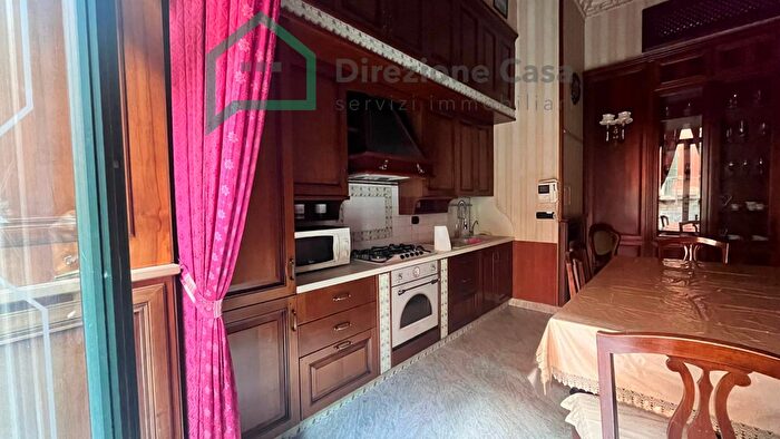 Appartamento quadrilocale in affitto in Via Duomo, Napoli