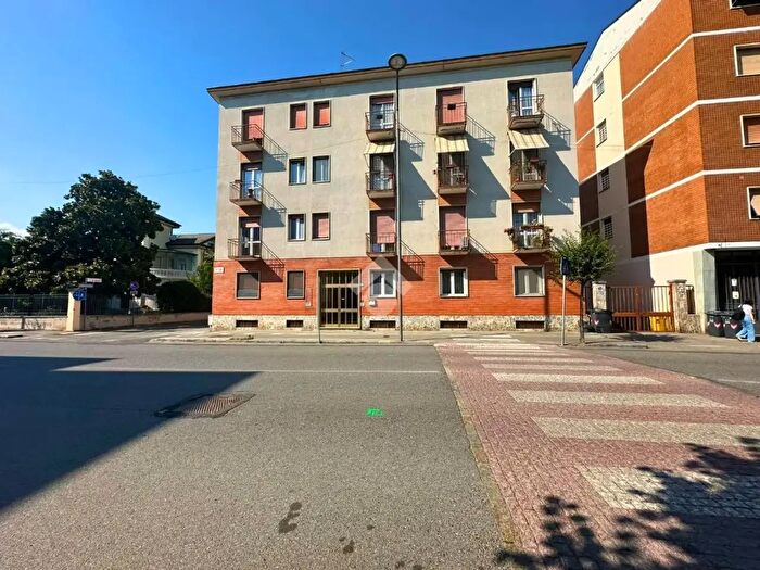 Appartamento con 5 locali in vendita in Corso Santo Ignazio da Santhiá, Santhia'