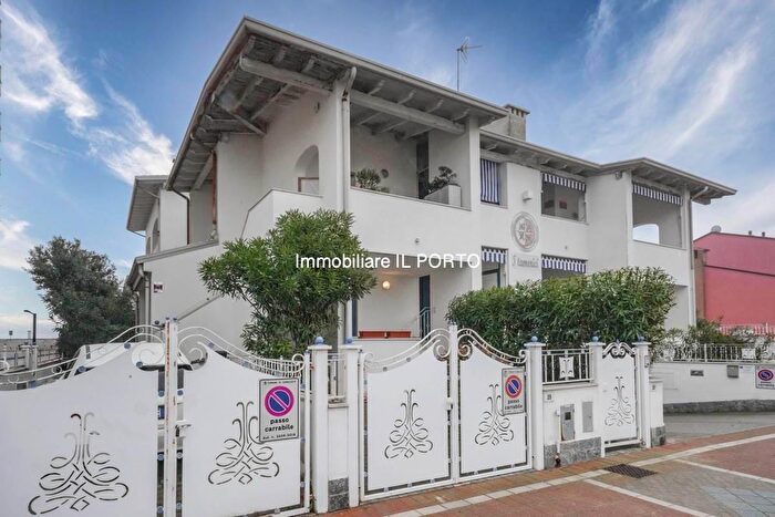 Appartamento trilocale in vendita in Comacchio