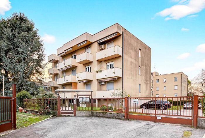 Appartamento trilocale in vendita in Via Comasina, Verano Brianza