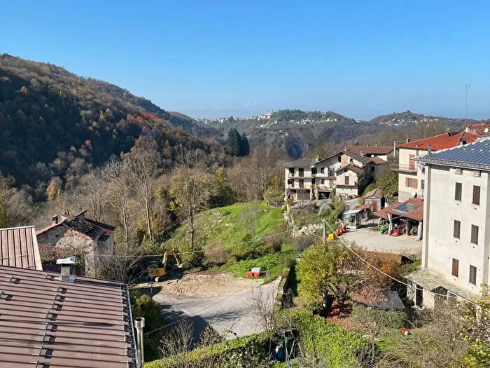 Appartamento con 6 locali in vendita in Via Provinciale, Roburent