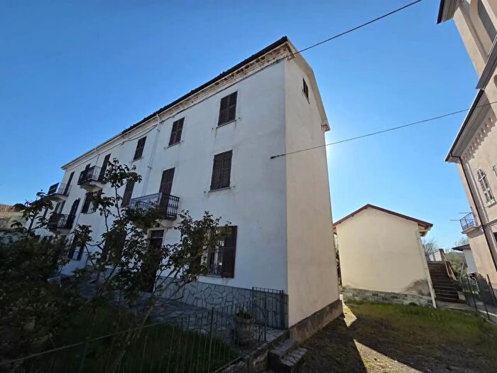Casa con 10 locali in vendita in Bistagno