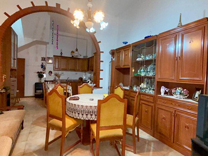 Casa con 6 locali in affitto in Via Vittorio Veneto, Adrano