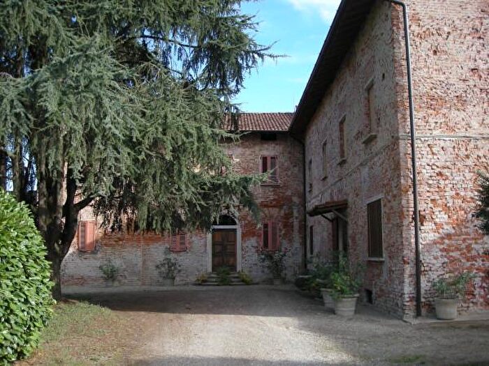 Casa con 6 locali in vendita in Via Novembre, Corteolona e Genzone