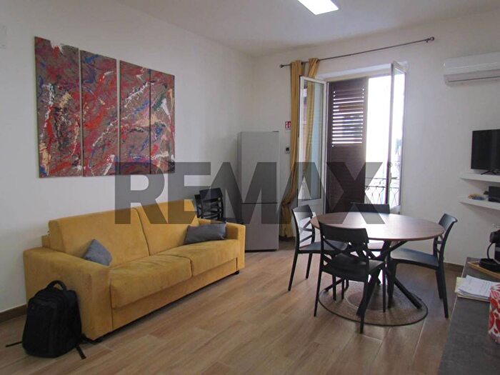 Appartamento quadrilocale in affitto in Borgo Vecchio, Palermo