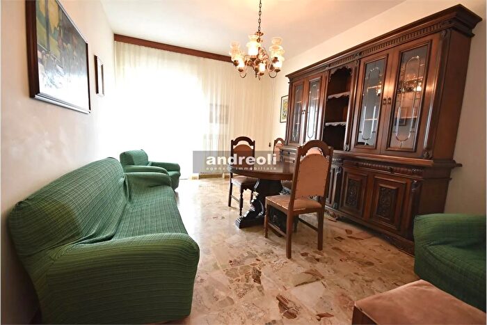 Appartamento con 6 locali in vendita in Chiaravalle