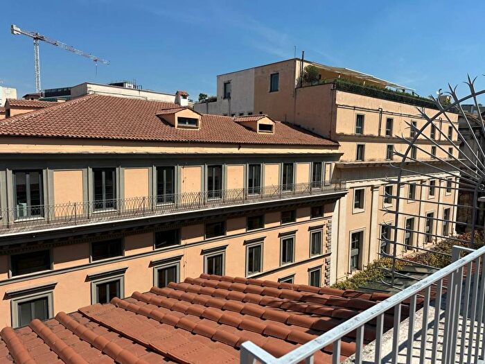 Casa quadrilocale in affitto in Via di San Nicola da Tolentino, Barberini, Roma