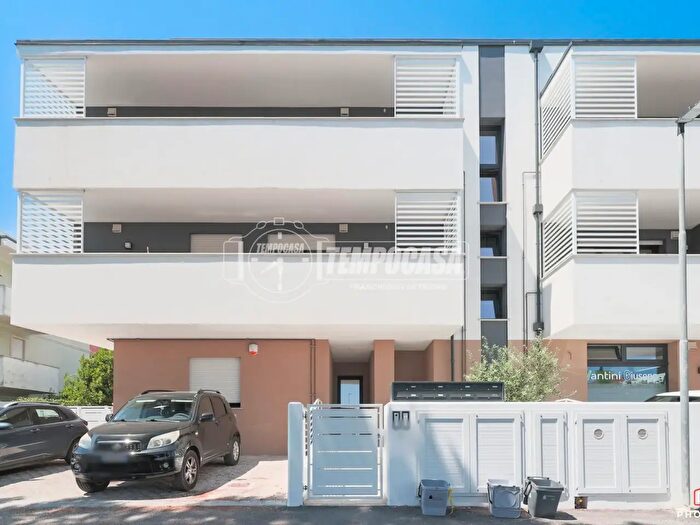Appartamento trilocale in vendita in Viale Lanciano, Riccione