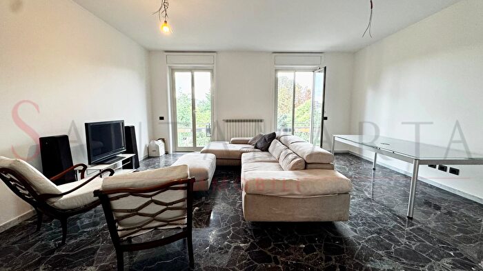 Appartamento quadrilocale in affitto in Via Ercole Oldofredi, Milano