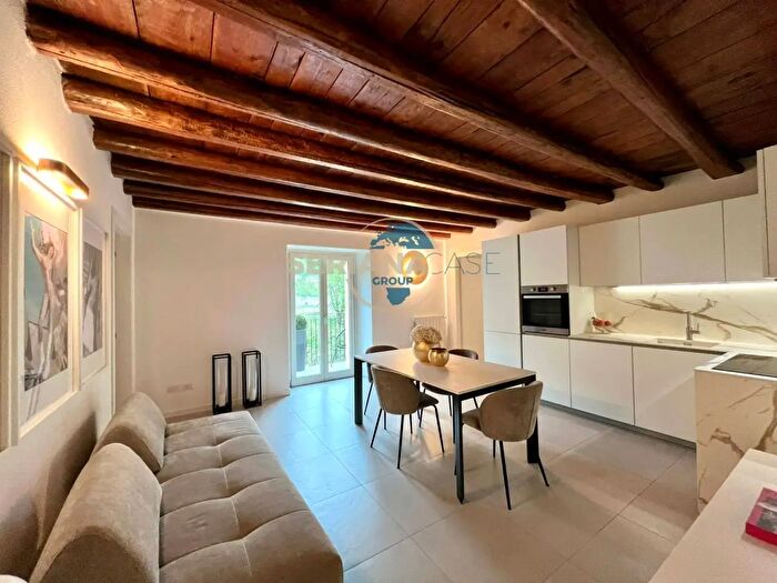 Appartamento trilocale in vendita in Via Nembrini, Nembro