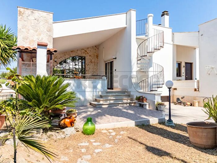 Casa con 5 locali in vendita in Via Don Pancrazio Cucuzziello, Bisceglie