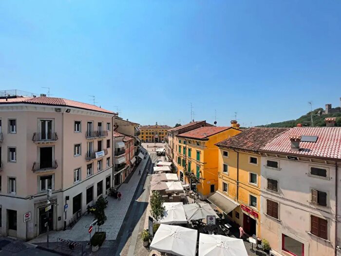 Appartamento trilocale in vendita in Valeggio Sul Mincio