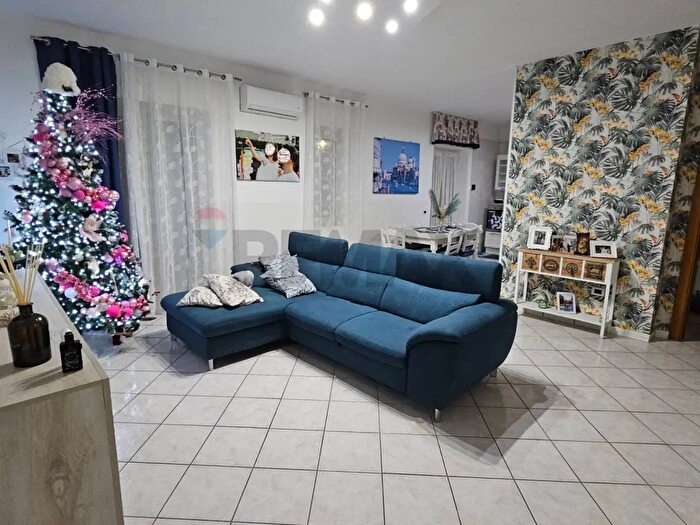 Appartamento trilocale in vendita in Casoria