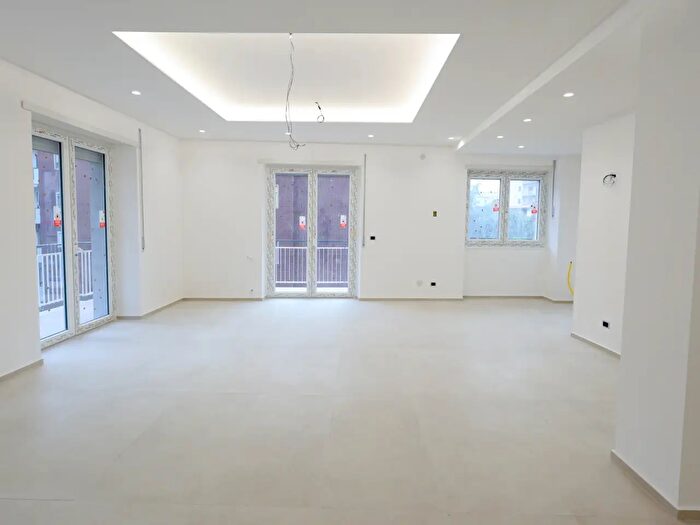 Appartamento con 6 locali in vendita in Via Raimondo Feletti, Catania