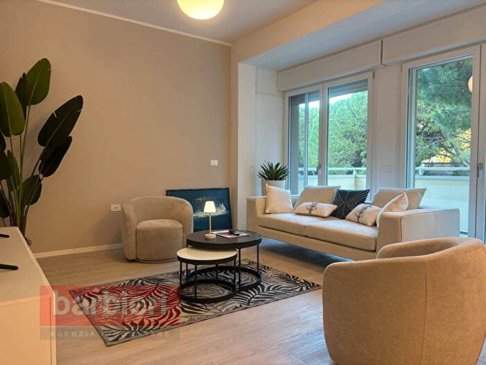 Appartamento quadrilocale in affitto in Vialetto Ortigara, Milano Marittima, Cervia