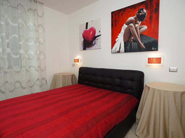 Appartamento bilocale in affitto in Via Appia Nuova, Furio Camillo, Roma