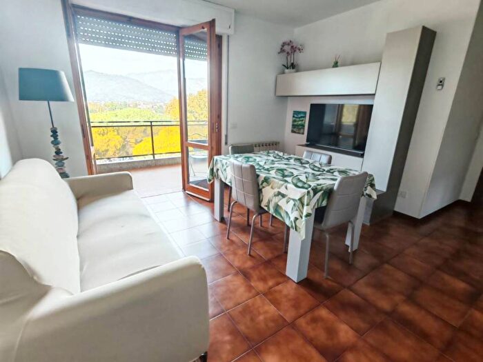 Appartamento con 5 locali in affitto in Marina di Carrara, Carrara