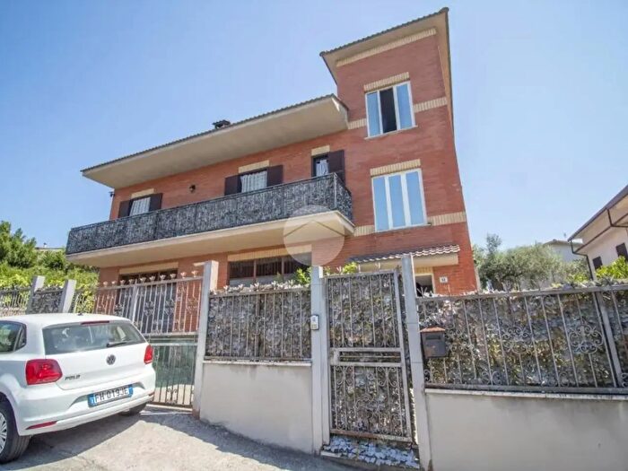Casa quadrilocale in vendita in Piazza Nazionale, Palombara Sabina