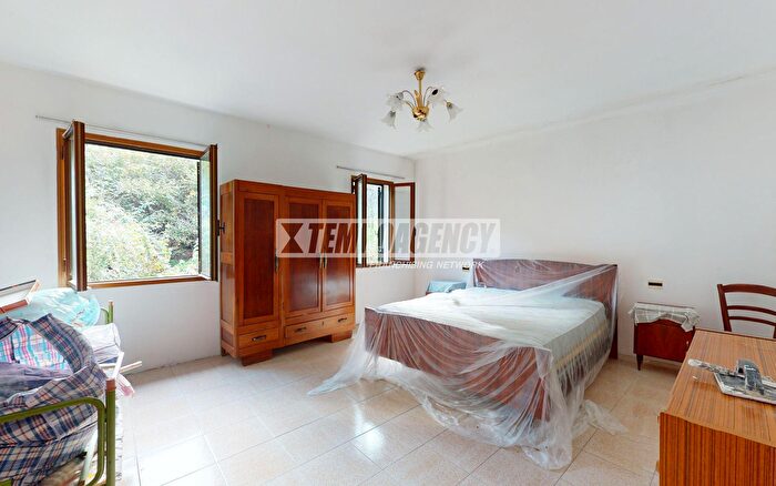 Appartamento trilocale in vendita in Via Valrossenna, Polinago