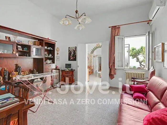 Appartamento con 6 locali in vendita in Via Leonardo da Vinci, Leverano