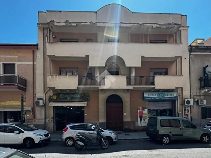 Casa con 10 locali in vendita in Via Santa Caterina d'Alessandria, Reggio Calabria