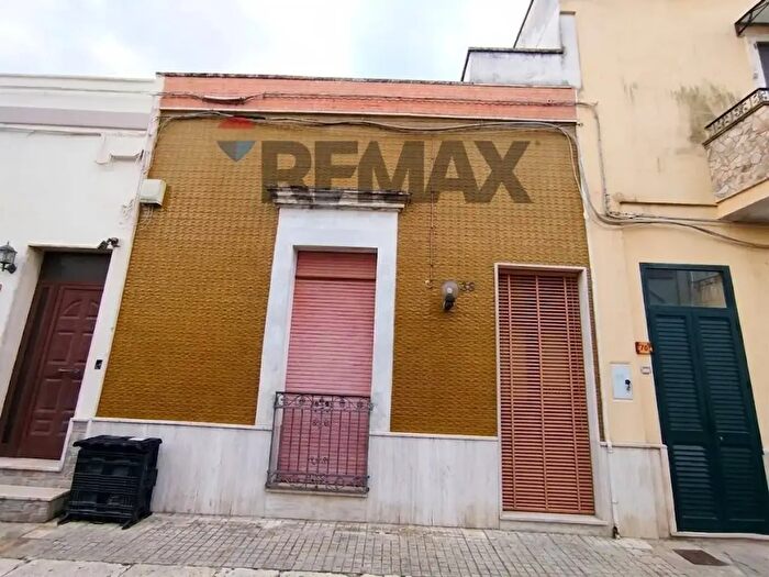 Casa trilocale in vendita in Via Vittorio Veneto, Campi Salentina