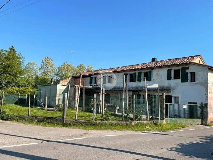 Appartamento con 5 locali in vendita in Via Nascimben, Treviso