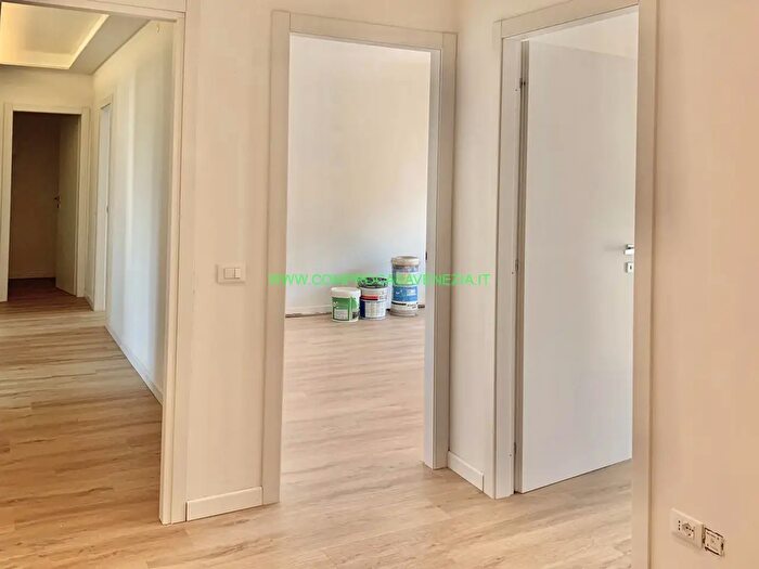 Appartamento quadrilocale in vendita in Via Castellana, Martellago