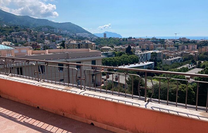 Appartamento con 8 locali in vendita in Via di Serretto, Genova