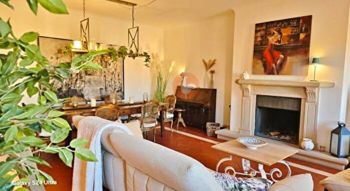 Appartamento con 6 locali in vendita in Via Ugolino De Pili, Fano