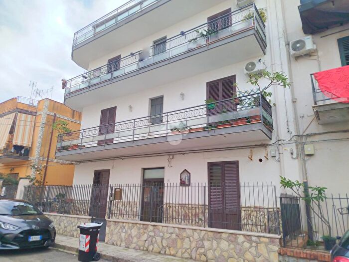 Appartamento quadrilocale in vendita in Via Ammiraglio Luigi Mascherpa, Palermo