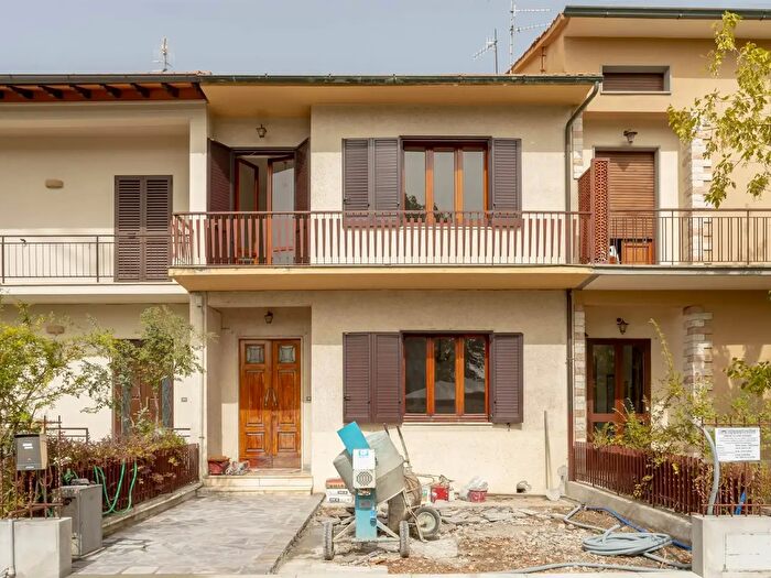Casa con 6 locali in vendita in Via del Santo, Campi Bisenzio