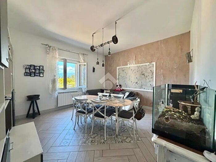 Casa quadrilocale in vendita in Via Fiorentina, Pistoia