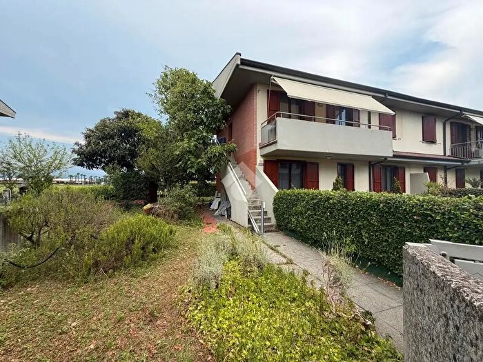 Appartamento trilocale in vendita in Via Donizetti, Boltiere